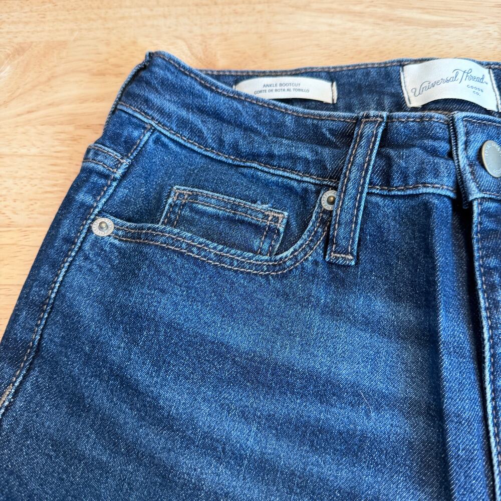 Universal Thread Women's Dark Wash High-Rise Cropped Jeans - Size 2 - NWT - Picture 5 of 12